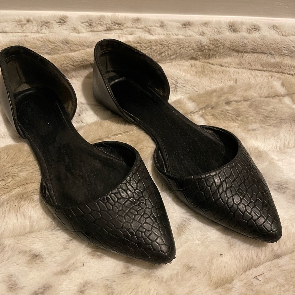 Women’s Black Snakeskin Flats Size 7